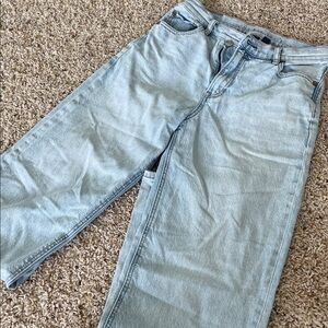 AMERICAN EAGLE highest rise baggy straight size 2 SHORT light wash